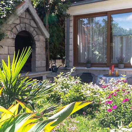 Marjan Hill 3-Br Apt,5 Guests Private Garden Near Beach Split Eksteriør billede