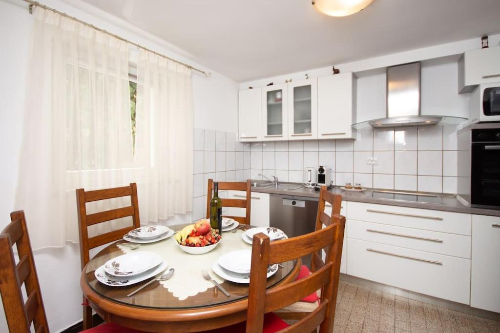 Marjan Hill 3-Br Apt,5 Guests Private Garden Near Beach Split Eksteriør billede