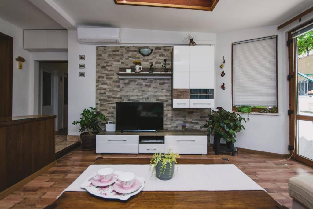 Marjan Hill 3-Br Apt,5 Guests Private Garden Near Beach Split Eksteriør billede