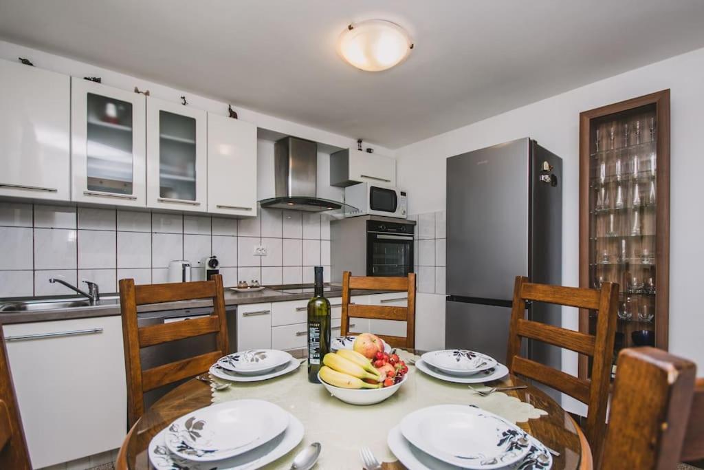 Marjan Hill 3-Br Apt,5 Guests Private Garden Near Beach Split Eksteriør billede