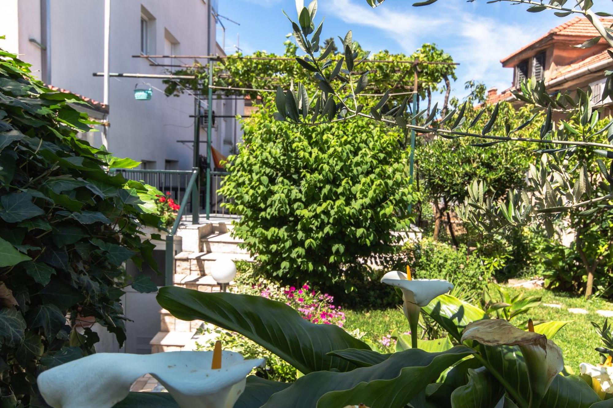 Marjan Hill 3-Br Apt,5 Guests Private Garden Near Beach Split Eksteriør billede