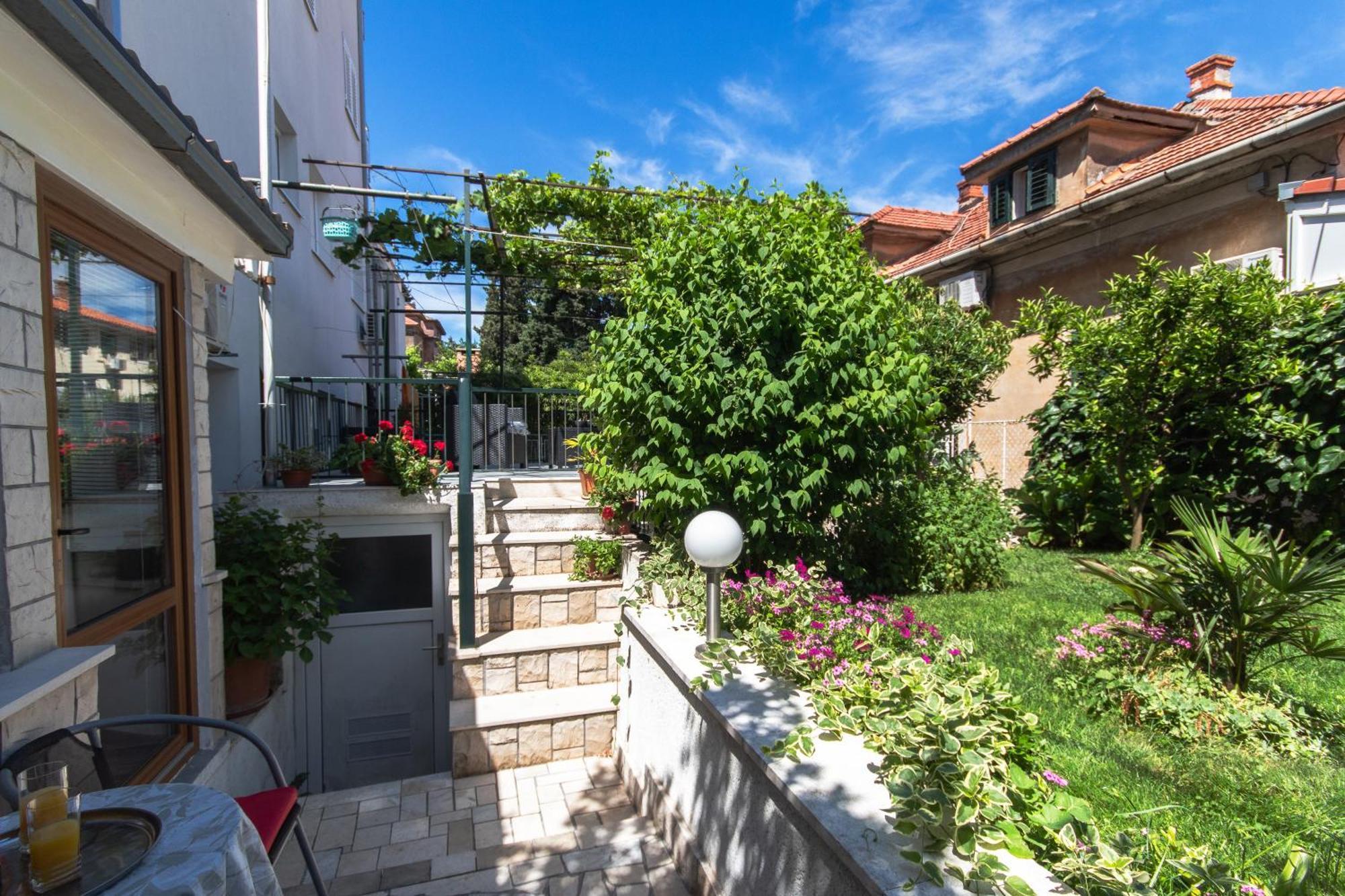 Marjan Hill 3-Br Apt,5 Guests Private Garden Near Beach Split Eksteriør billede